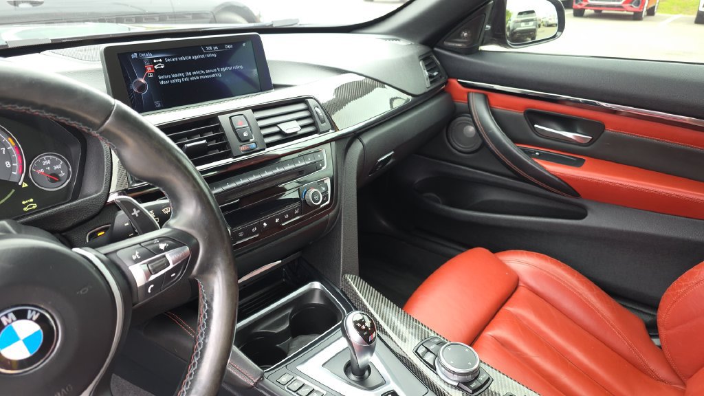 Used 2015 BMW M4 Convertible RWD image 21