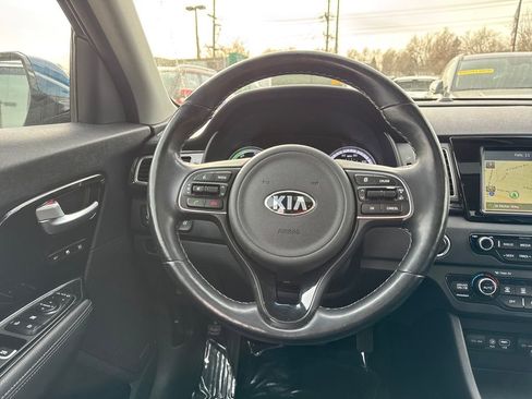 Used 2017 Kia Niro Touring image 32