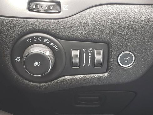 Certified 2021 Jeep Cherokee Latitude Lux w/ Comfort/Convenience Group AWD/4WD image 21