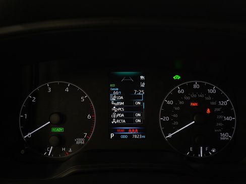 Used 2025 Toyota Corolla LE image 24