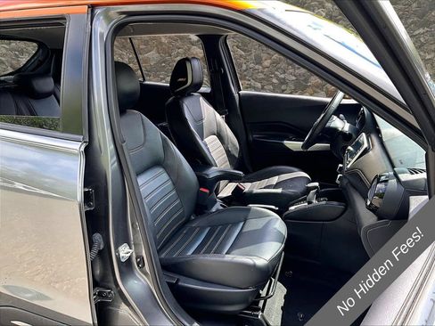 Used 2020 Nissan Kicks SR w/ SR Premium Package FWD image 7