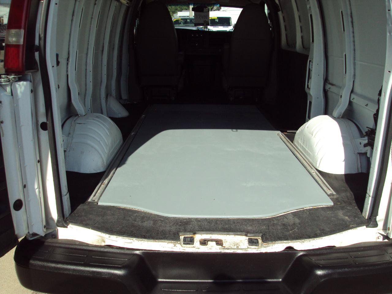 Used 2010 GMC Savana 1500 AWD image 9