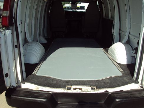 Used 2010 GMC Savana 1500 AWD image 9