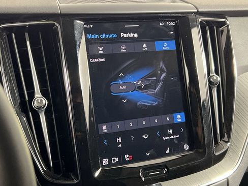 Certified 2025 Volvo XC60 B5 Plus image 17