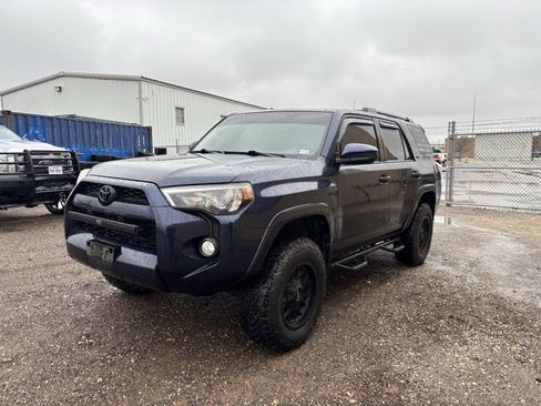 Used 2016 Toyota 4Runner image 3
