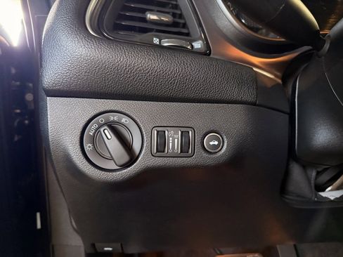 Used 2018 Dodge Challenger SXT image 18