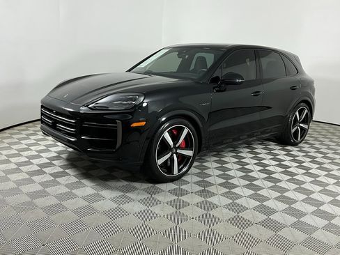 Used 2025 Porsche Cayenne Turbo image 1