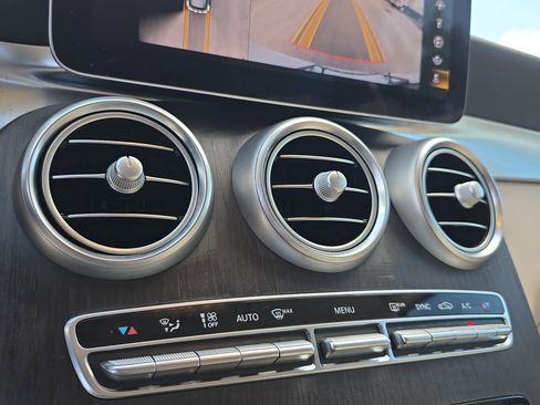 Used 2022 Mercedes-Benz GLC 300 4MATIC w/ Multimedia Package Lite image 30