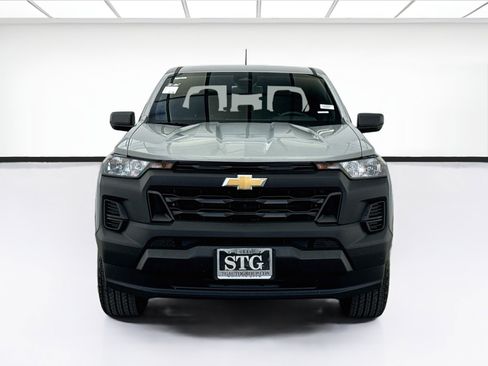 Used 2025 Chevrolet Colorado W/T w/ WT Convenience Package II RWD image 2