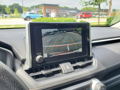 Used 2025 Toyota RAV4 XLE AWD/4WD image 28
