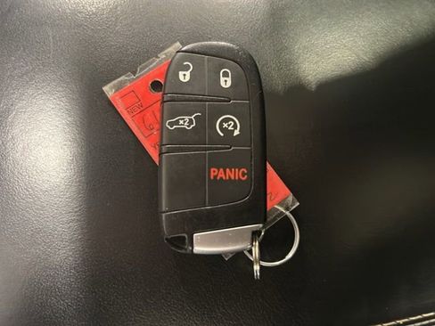 Used 2014 Jeep Grand Cherokee Overland image 29