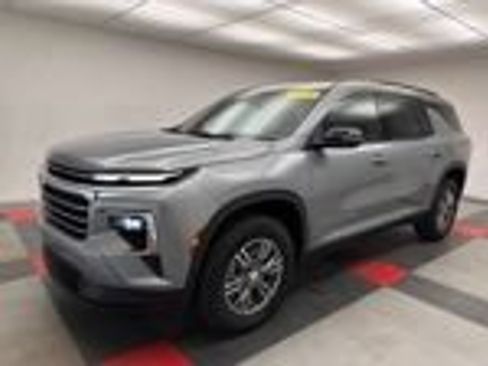 Used 2025 Chevrolet Traverse LT AWD/4WD image 1