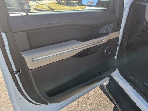 Certified 2024 Ford Expedition Limited image 12