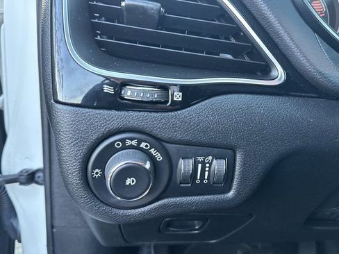 Used 2019 Jeep Cherokee Latitude Plus image 28