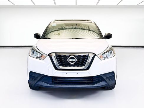 Used 2019 Nissan Kicks SV image 2