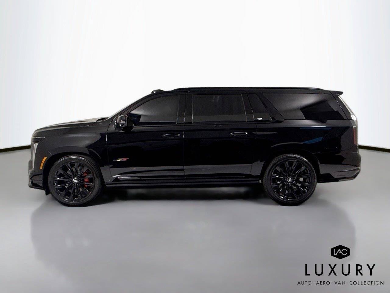 Used 2025 Cadillac Escalade ESV V w/ LPO, ONYX Package AWD/4WD image 8
