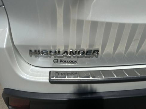 Used 2019 Toyota Highlander XLE AWD/4WD image 17