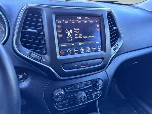 Used 2019 Jeep Cherokee Trailhawk w/ Cold Weather Group AWD/4WD image 23