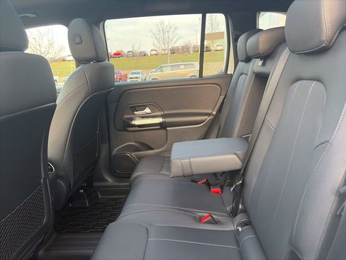 Used 2023 Mercedes-Benz GLB 250 4MATIC w/ Premium Package image 27