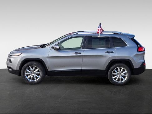 Used 2017 Jeep Cherokee Limited AWD/4WD image 8