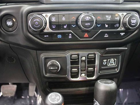 Used 2023 Jeep Wrangler Unlimited w/ Sun & Screen Package AWD/4WD image 32