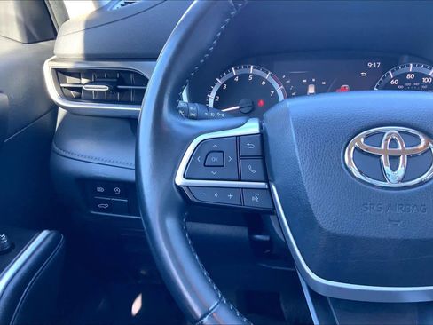 Used 2023 Toyota Highlander XLE FWD image 24