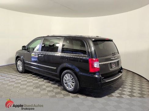 Used 2012 Chrysler Town & Country Limited w/ Luxury Group FWD image 5