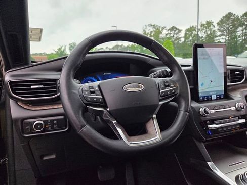 Used 2020 Ford Explorer Platinum w/ Premium Technology Package AWD/4WD image 10