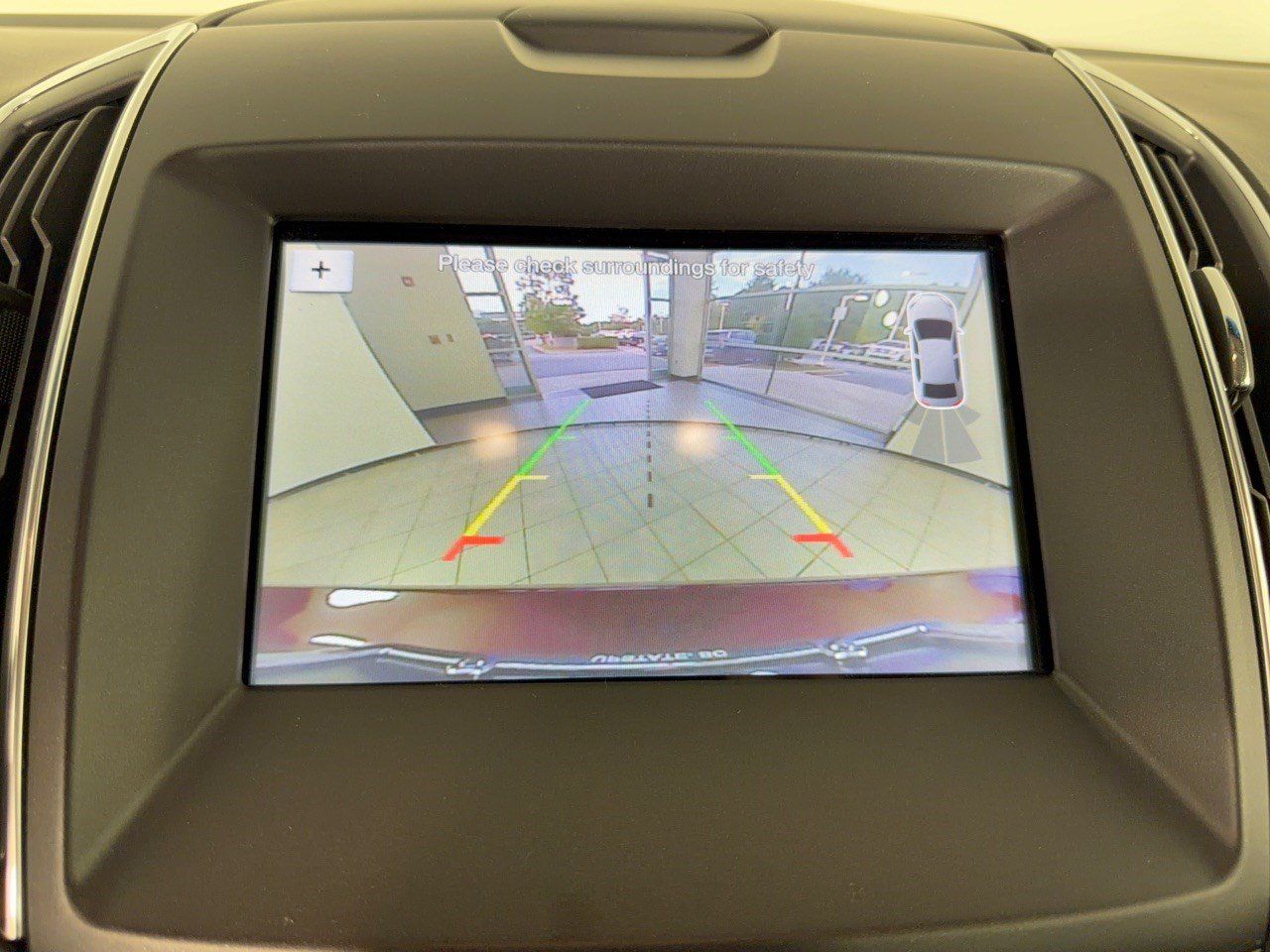 Used 2018 Ford Edge Titanium FWD image 24