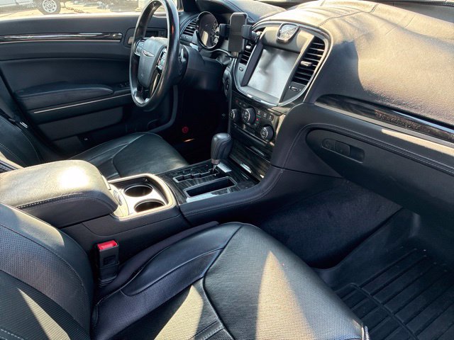 Used 2013 Chrysler 300 C RWD image 6