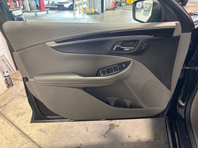 Used 2018 Chevrolet Impala LT w/ LT Convenience Package FWD image 10