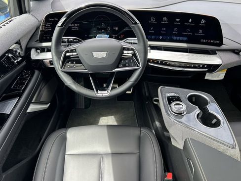 New 2026 Cadillac Optiq Luxury 1 image 15