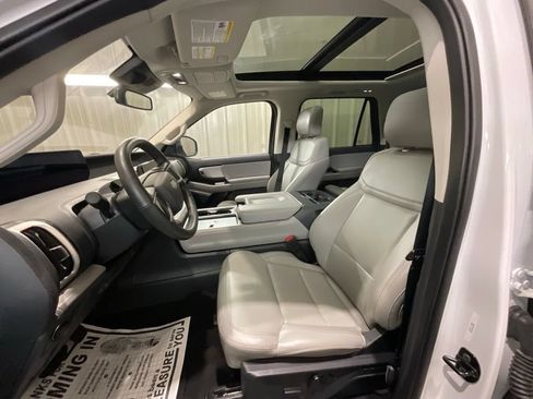 Used 2025 Ford Expedition Active AWD/4WD image 10
