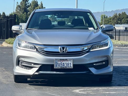 Used 2017 Honda Accord Touring image 9