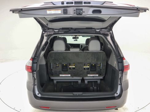 Used 2017 Toyota Sienna XLE AWD/4WD image 11