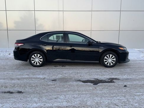Certified 2018 Toyota Camry LE image 34
