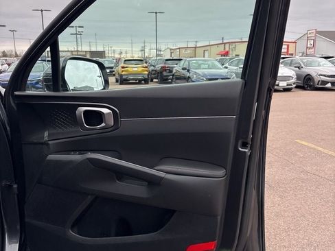 Used 2023 Kia Sorento LX AWD/4WD image 32