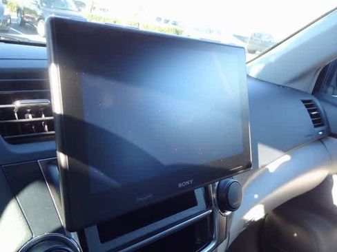 Used 2013 Toyota Highlander SE image 8