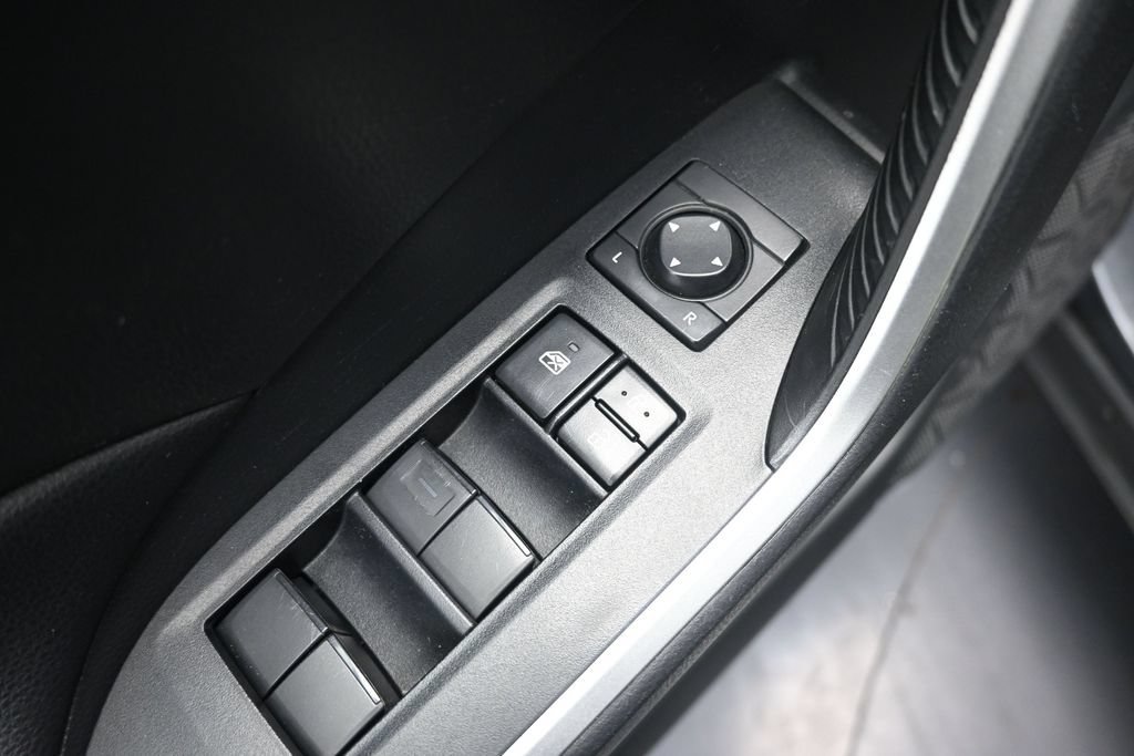 Used 2021 Toyota RAV4 XLE AWD/4WD image 18