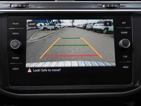 Used 2024 Volkswagen Tiguan SE image 28