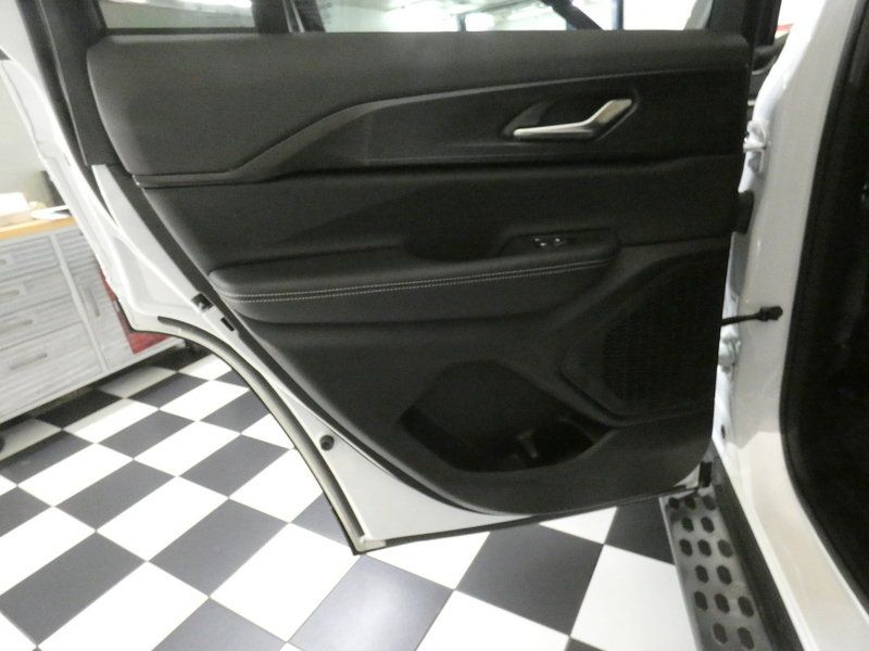 Used 2025 Jeep Grand Cherokee Altitude RWD image 26