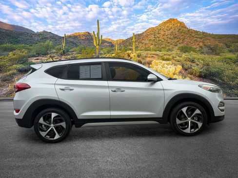Used 2017 Hyundai Tucson Value FWD image 3