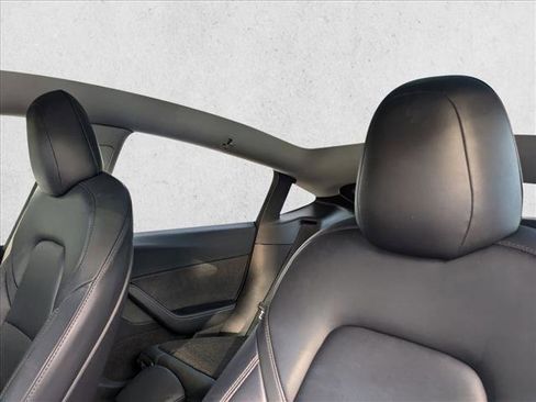 Used 2022 Tesla Model Y Performance image 5