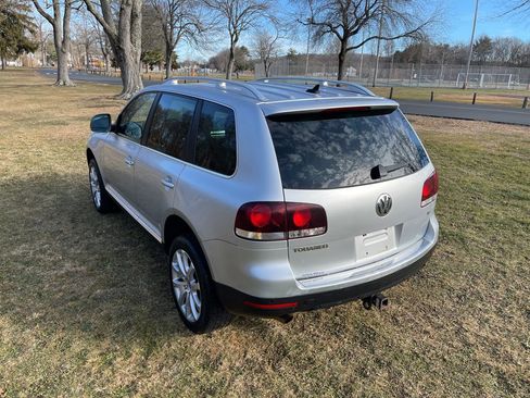Used 2010 Volkswagen Touareg VR6 w/ Luxury Pkg image 12