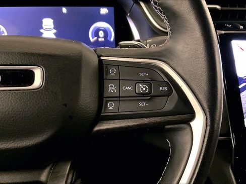 Used 2022 Jeep Grand Cherokee L Limited image 18