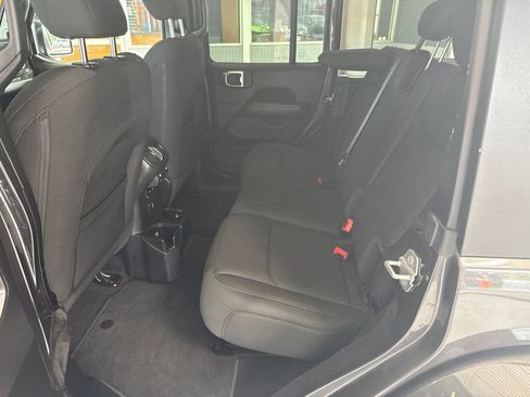 Used 2020 Jeep Wrangler Unlimited Sahara AWD/4WD image 17