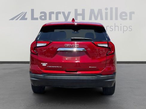 Used 2022 GMC Terrain SLE w/ LPO, Floor Liner Package AWD/4WD image 5