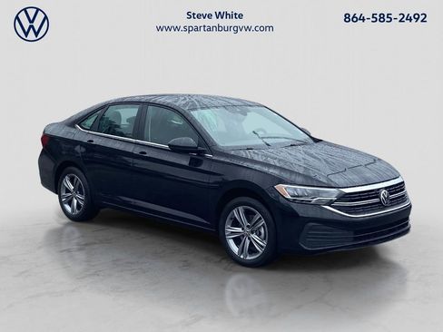 Used 2023 Volkswagen Jetta SE image 1
