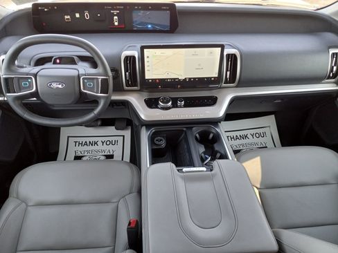 Used 2025 Ford Expedition Active AWD/4WD image 18
