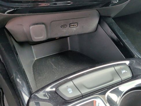 Used 2025 Chevrolet Trax LT FWD image 26